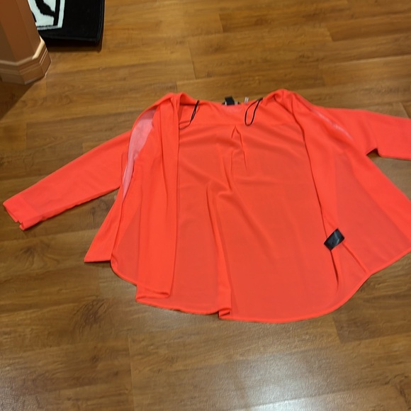 Ladies top - Picture 6 of 8